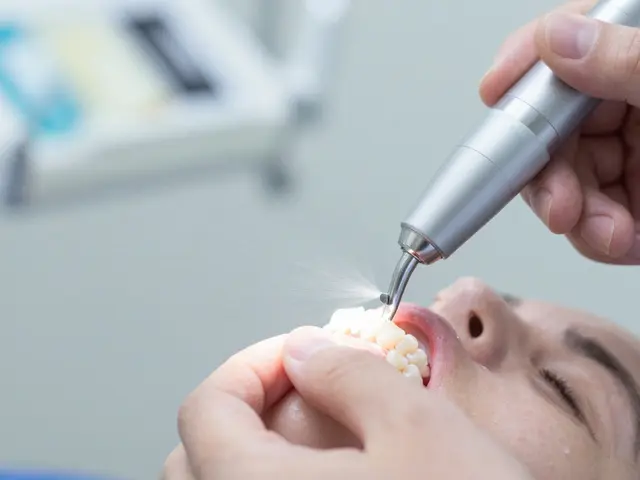 Jak moc bolí dentální hygiena? Pravda o bolesti, citlivosti a správné péči